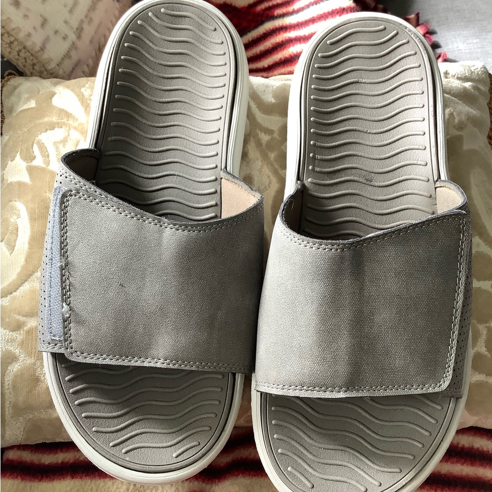 GEORGE Mens Slides size 12
Good  used condition 
Smoke free home
